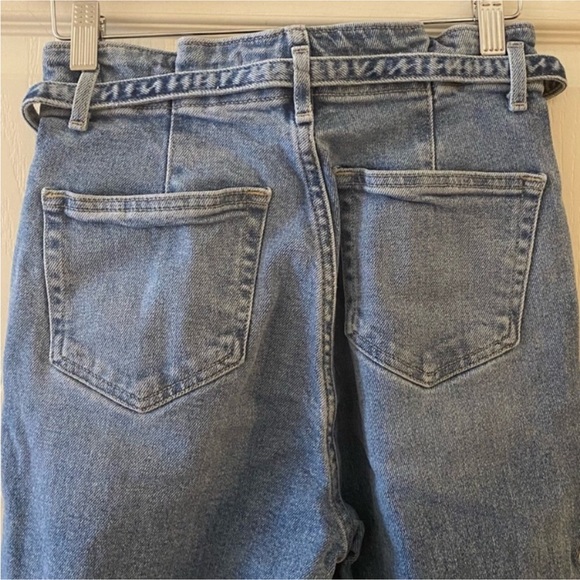 HOLLISTER Ultra High-Rise Mom Jean - Picture 8 of 12